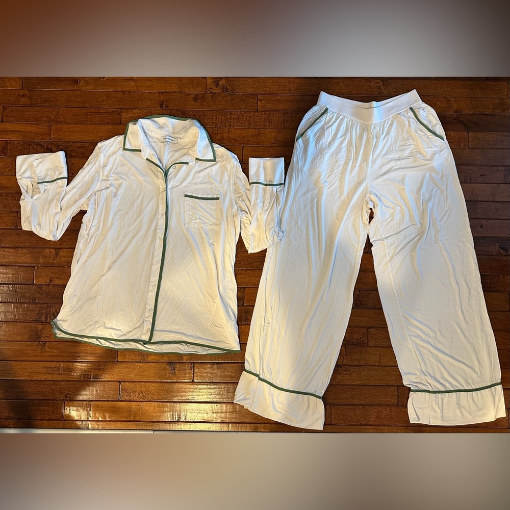 WeWoreWhat IvoryPajama Set with Green Trim Size Large